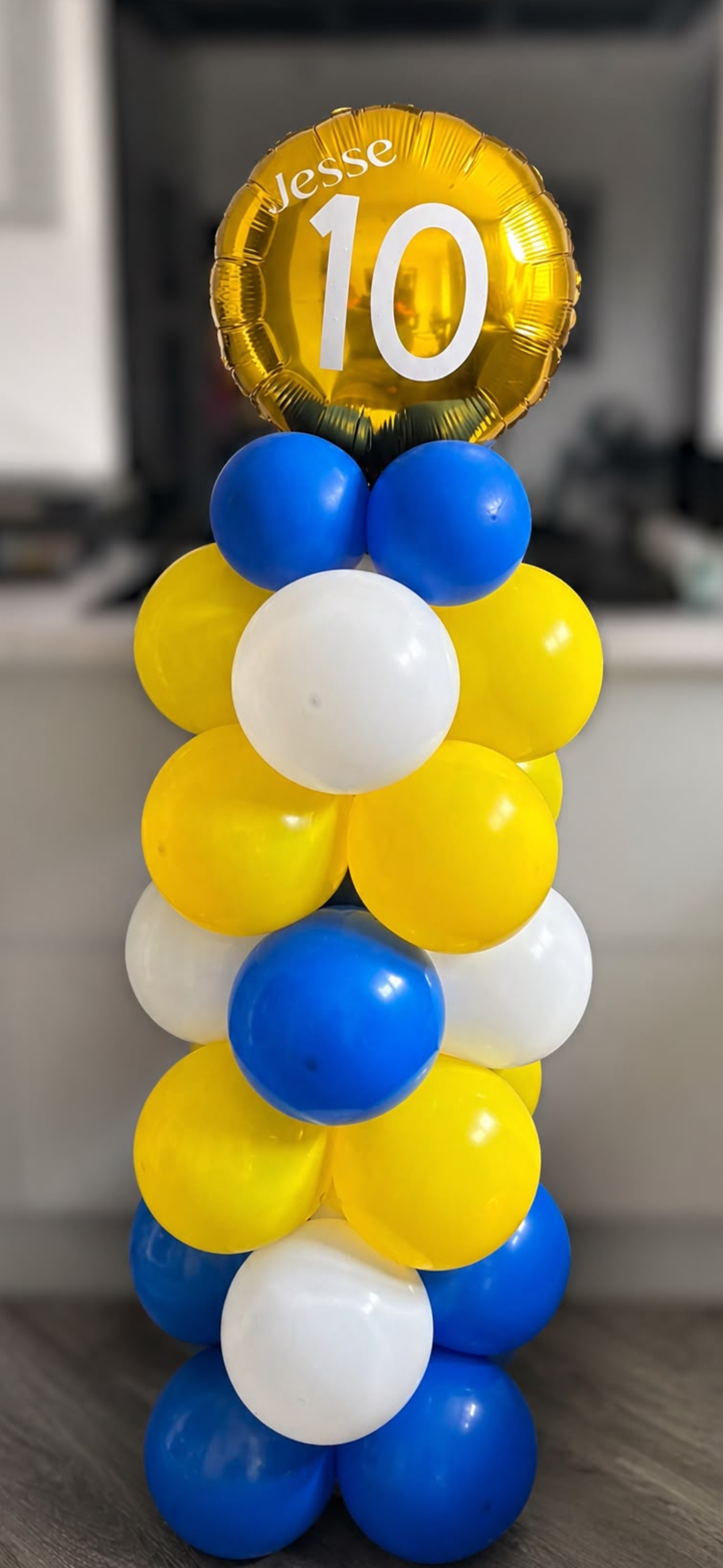 Balloon decoration for a prom event